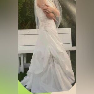 Wedding dress, size 8, under skirt included. Professional cleaned.